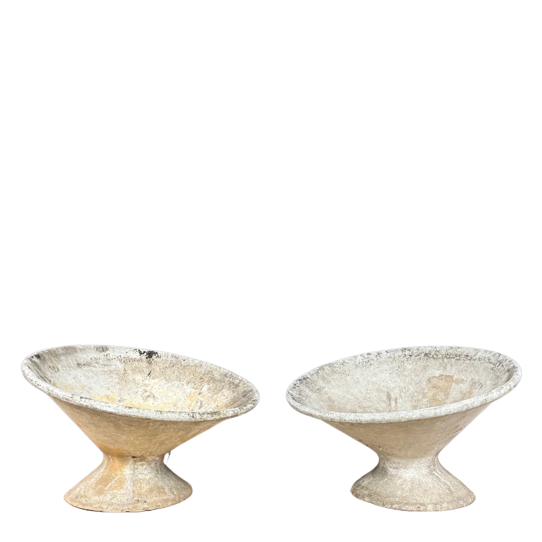 1960s Willy Guhl : 25" diam. tilted saucer planter, Switzerland