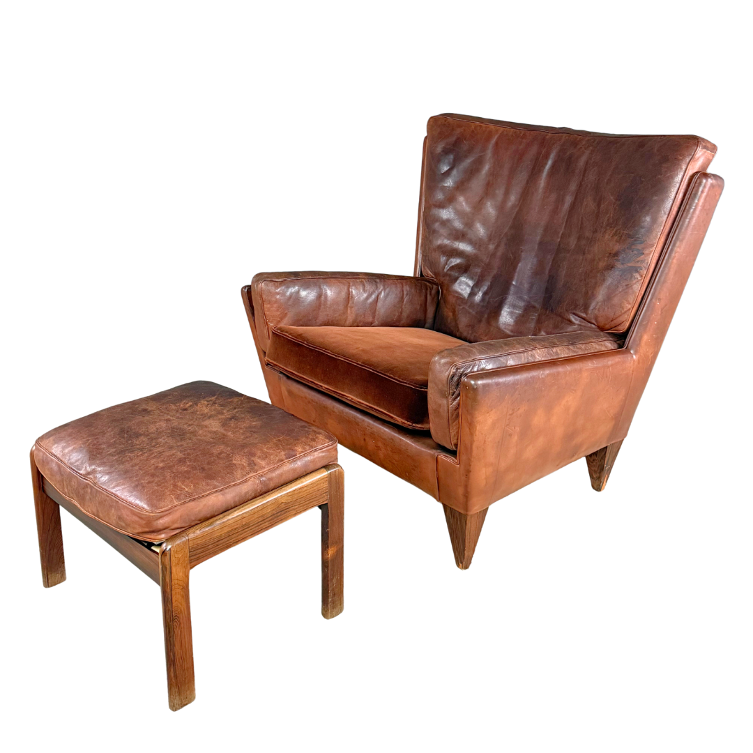 1960s Illum Wikkelso : Model V11 leather lounge chair + ottoman