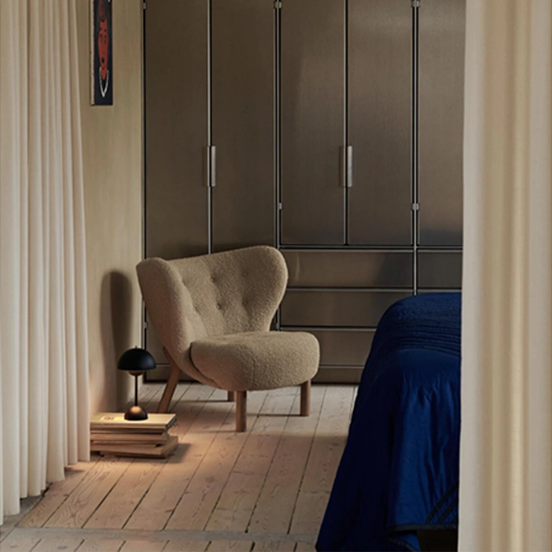 Viggo Boesen : Little Petra VB1 Lounge Chair for &Tradition