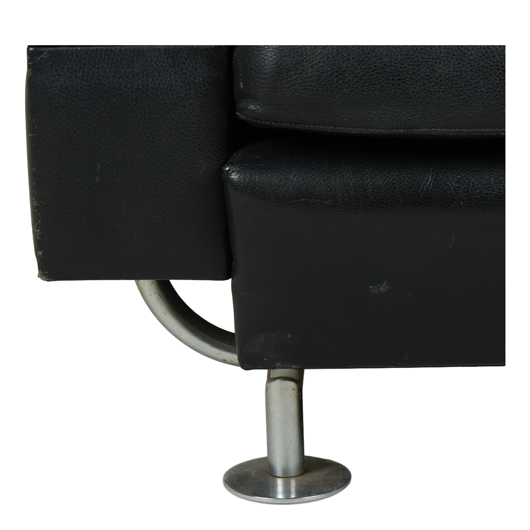 1970s Illum Wikkelsø : Model 500 black leather & steel lounge chair, Denmark