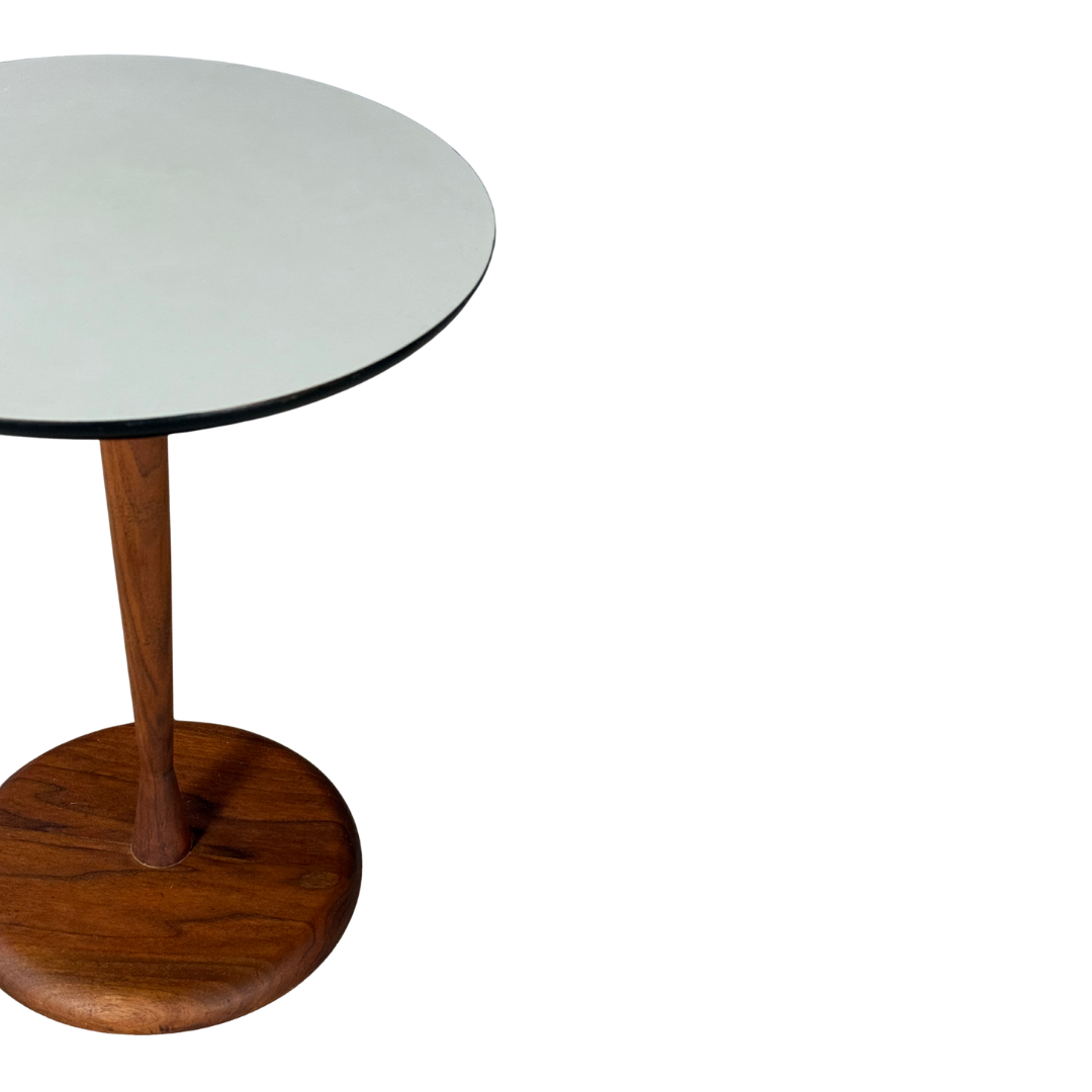 Mid-century : teakwood side table w/circular laminate top, USA