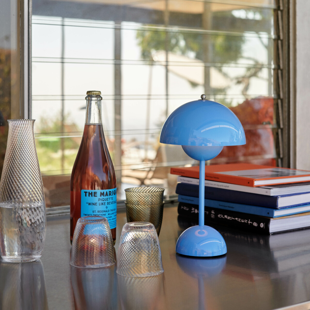 Verner Panton : Flowerpot VP9 Portable Table Lamp for &Tradition