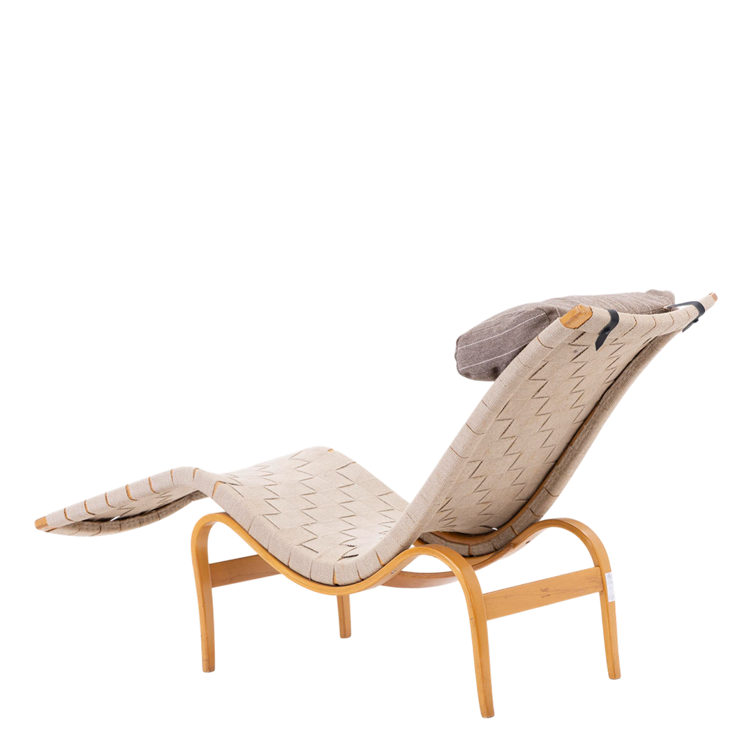 1960s Bruno Mathsson : "Pernilla 3" chaise lounge, beechwood & canvas strap