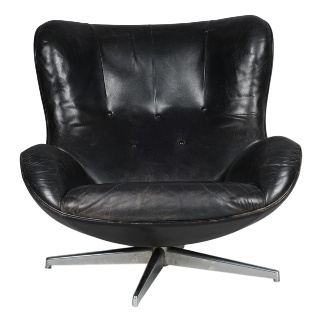 c1960 Illum Wikkelsø : black leather & chrome lounge chair + ottoman