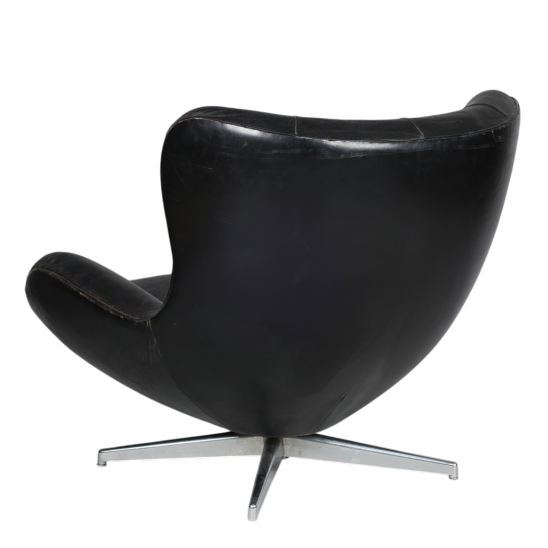 c1960 Illum Wikkelsø : black leather & chrome lounge chair + ottoman