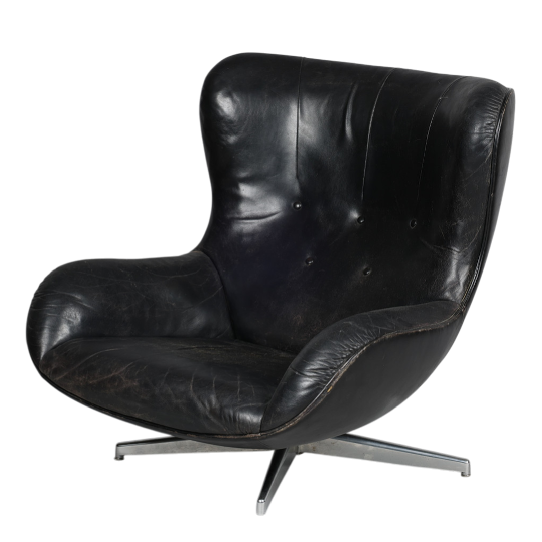 c1960 Illum Wikkelsø : black leather & chrome lounge chair + ottoman