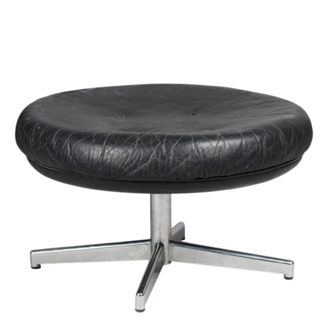 c1960 Illum Wikkelsø : black leather & chrome lounge chair + ottoman