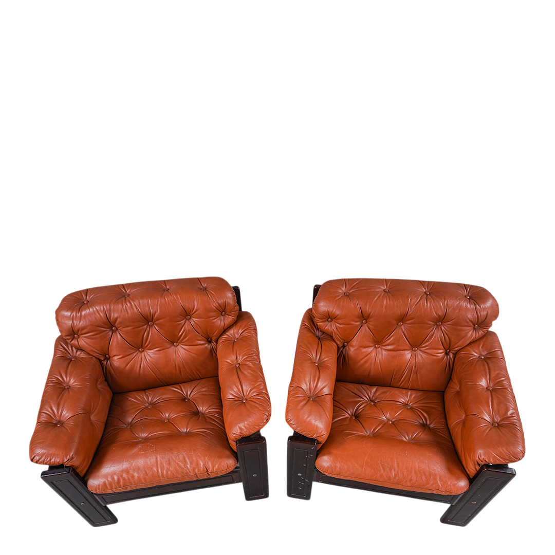 1970s Ekornes : pair Norwegian buttoned leather lounge chairs