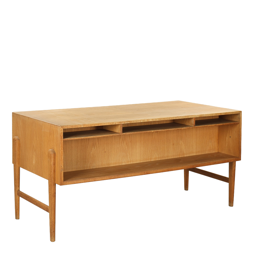 1960s Christian Frederik Møller : classic Danish light oakwood desk, integrated handles