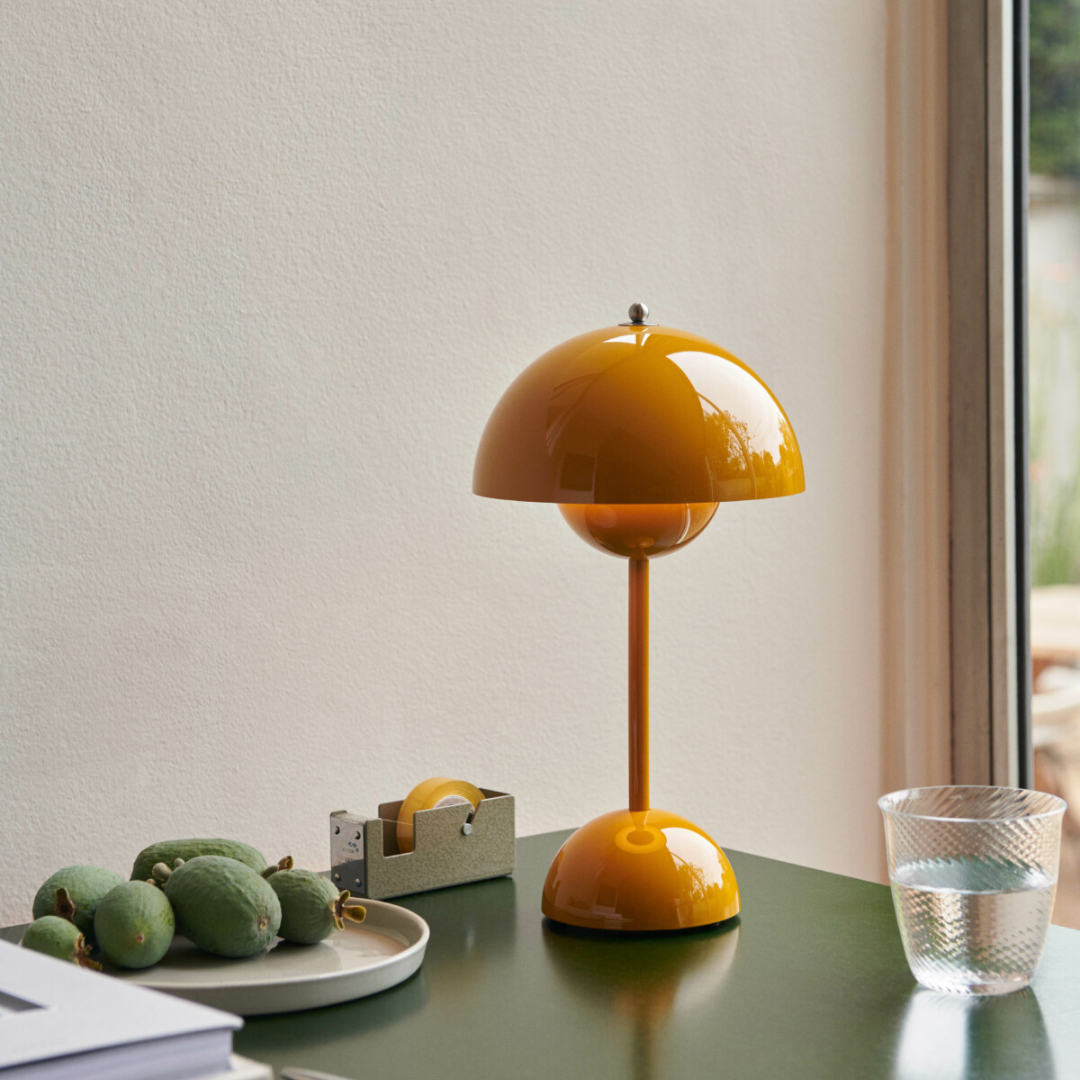 Verner Panton : Flowerpot VP9 Portable Table Lamp for &Tradition