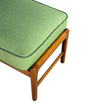 1952 Hans J Wegner : classic GE 233 oakwood lounge chair + ottoman