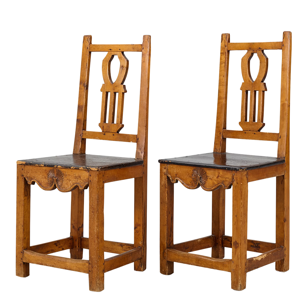 Pair late 18thc Swedish : carved provincial birchwood side chairs w/shell detail