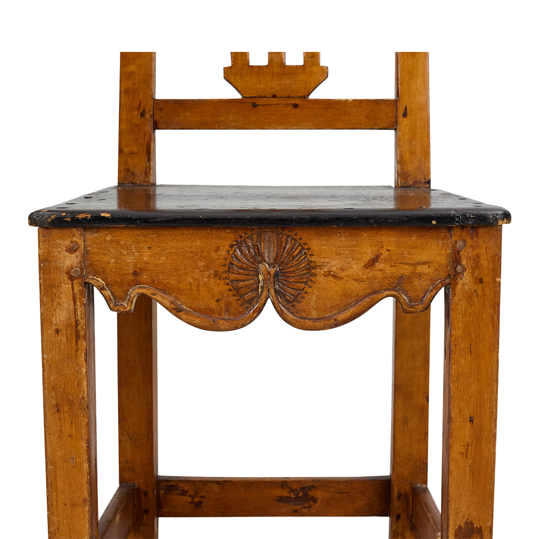 Pair late 18thc Swedish : carved provincial birchwood side chairs w/shell detail