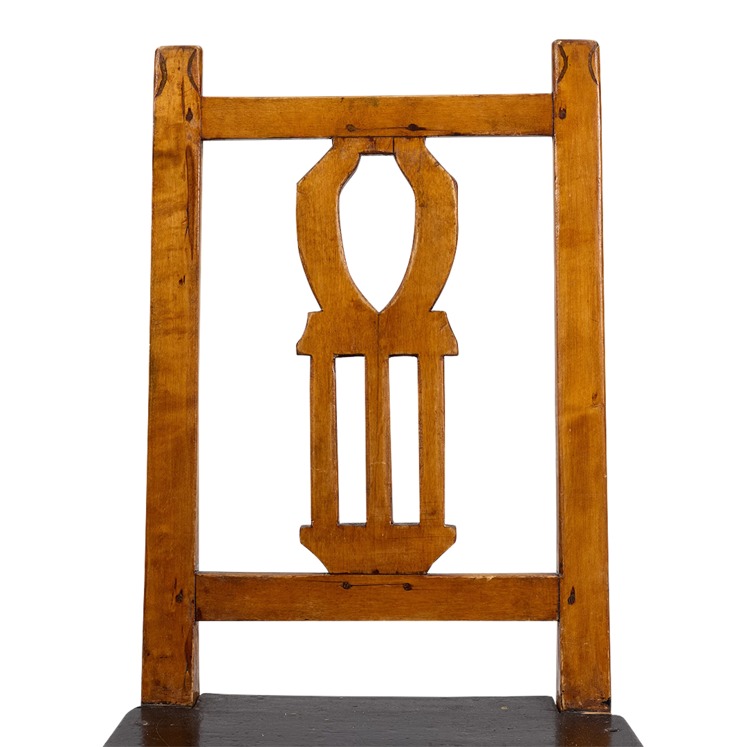 Pair late 18thc Swedish : carved provincial birchwood side chairs w/shell detail