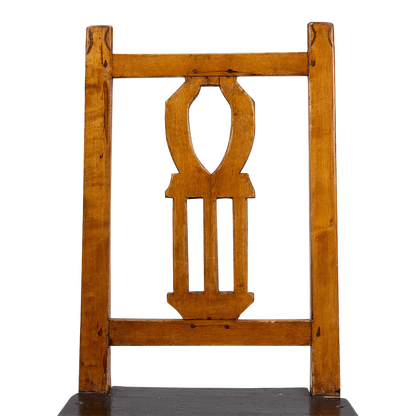 Pair late 18thc Swedish : carved provincial birchwood side chairs w/shell detail