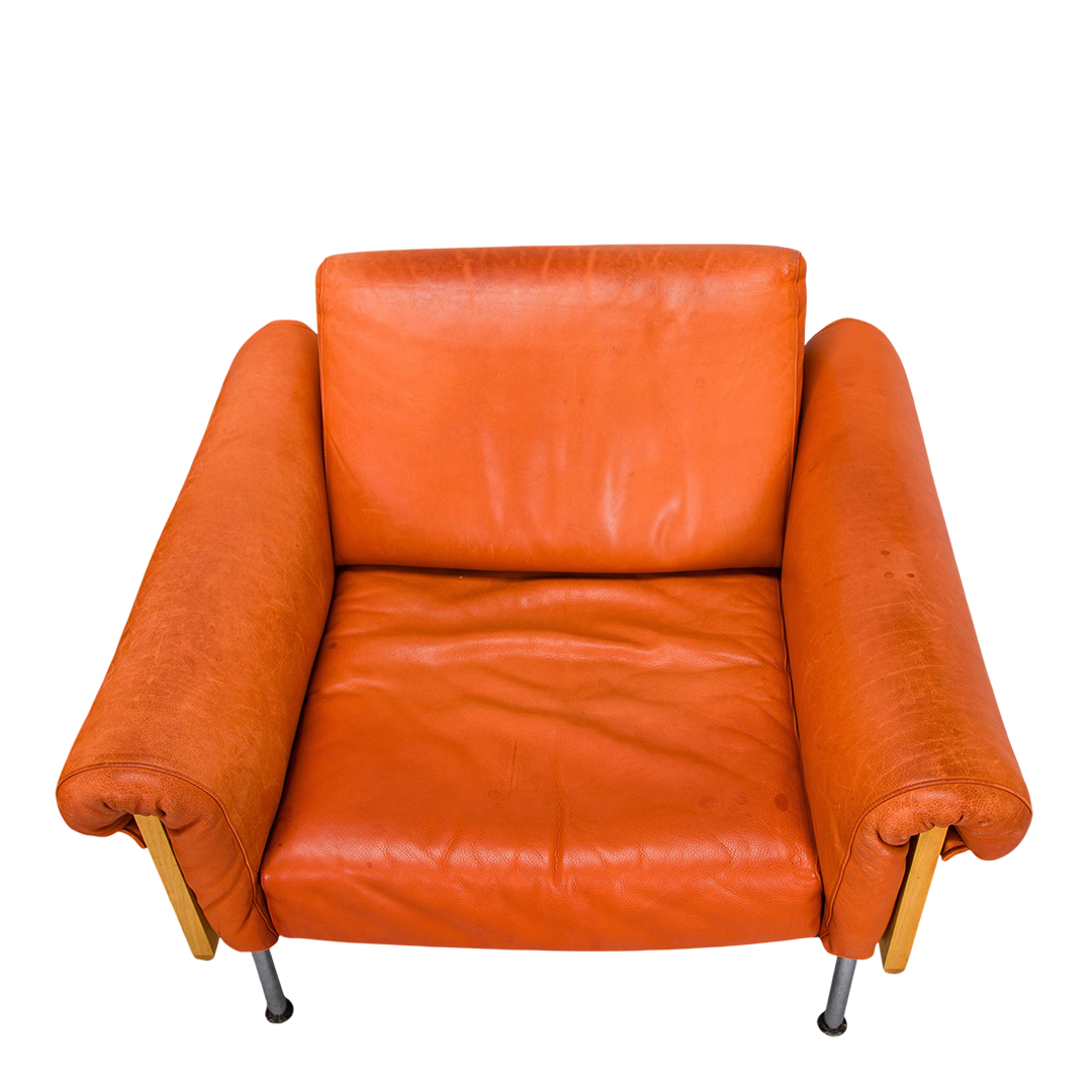 1970s Yrjö Kukkapuro : pair of orange leather & birch "Ateljee" lounge chairs