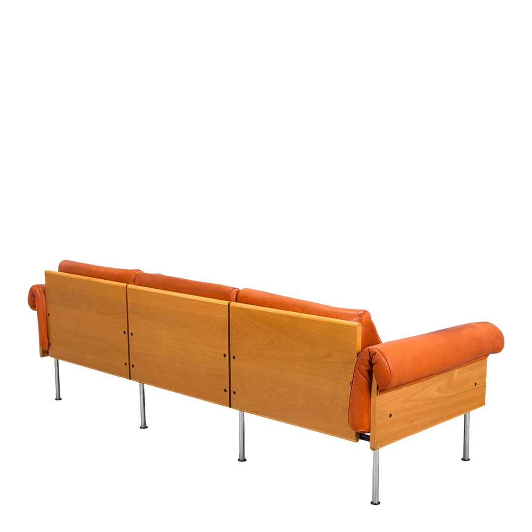 1970s Yrjö Kukkapuro : orange leather and birchwood "Ateljee" 3-seat sofa