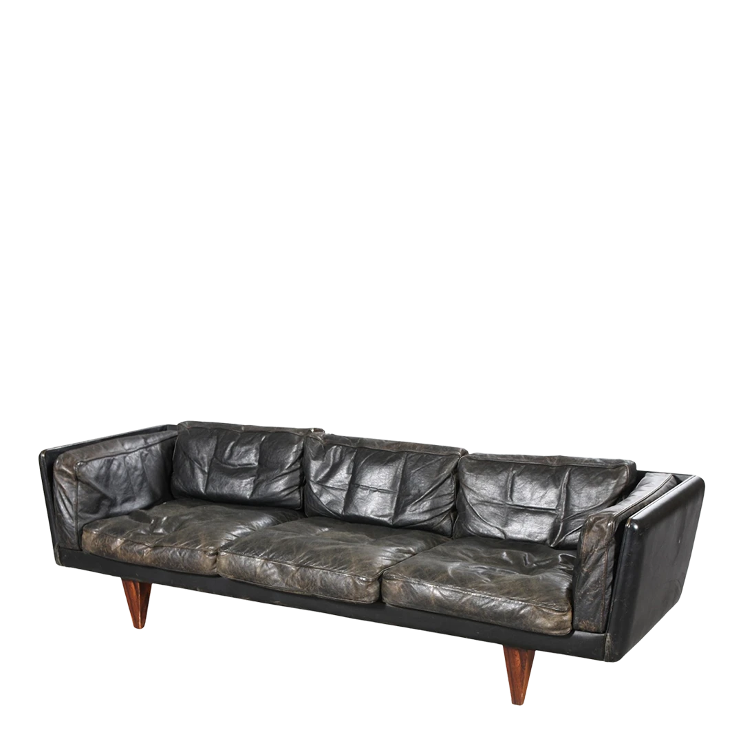 1960s Illum Wikkelsø : model V11 black leather sofa, Denmark