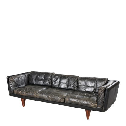 1960s Illum Wikkelsø : model V11 black leather sofa, Denmark