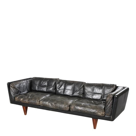 1960s Illum Wikkelsø : model V11 black leather sofa, Denmark