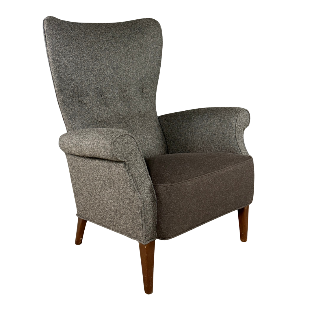 1950s Fritz Hansen : upholstered armchair with sculpted tall back