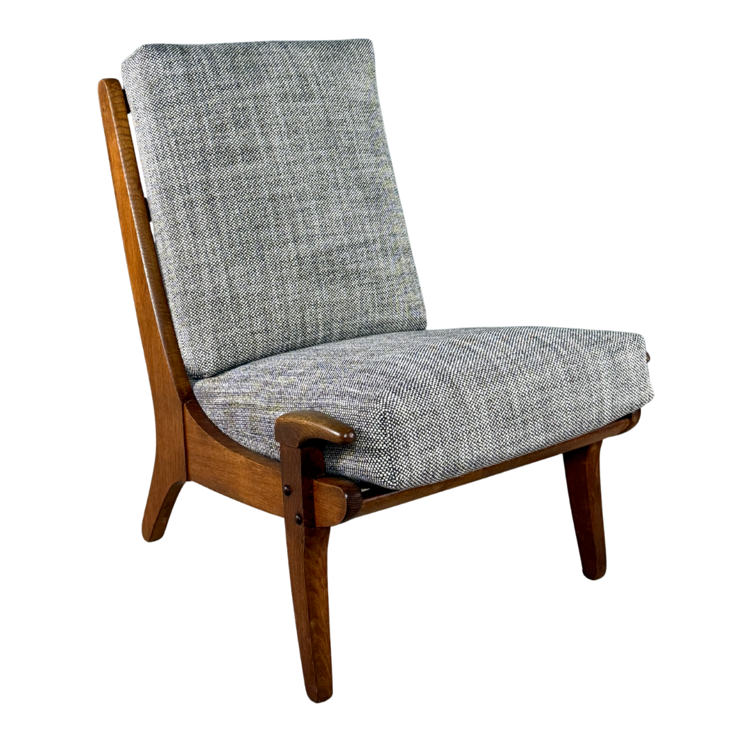 1960 Guillerme et Chambron : solid oakwood short paddle-arm lounge chair
