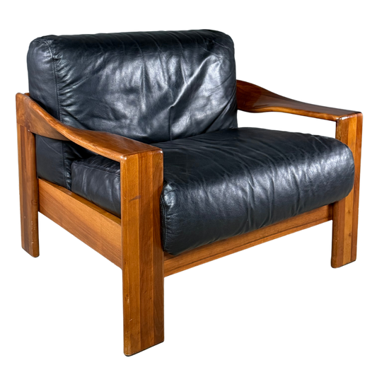 1970s Mobilgirgi S.p.a. : architectural black leather lounge chair, Italy