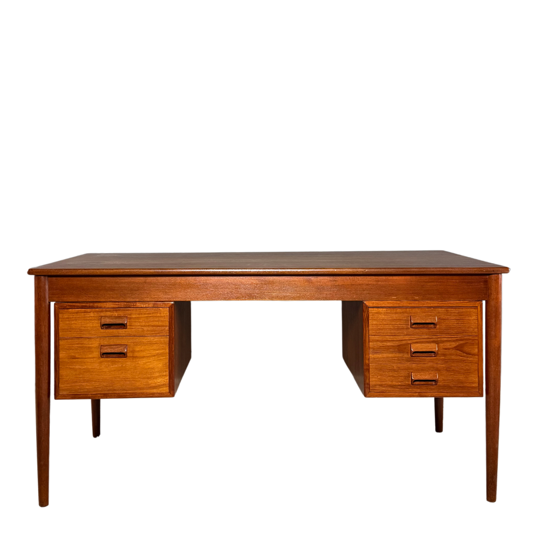 1960s Borge Mogensen : teak & oak Model 130 desk, Denmark