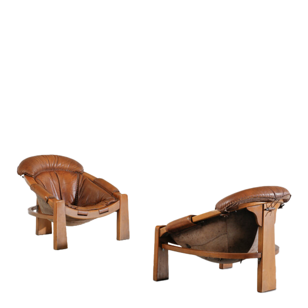 1970s Luciano Frigerio : pair of leather scoop lounge chairs