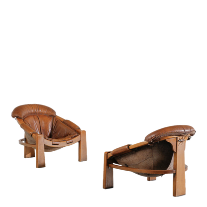 1970s Luciano Frigerio : pair of leather scoop lounge chairs