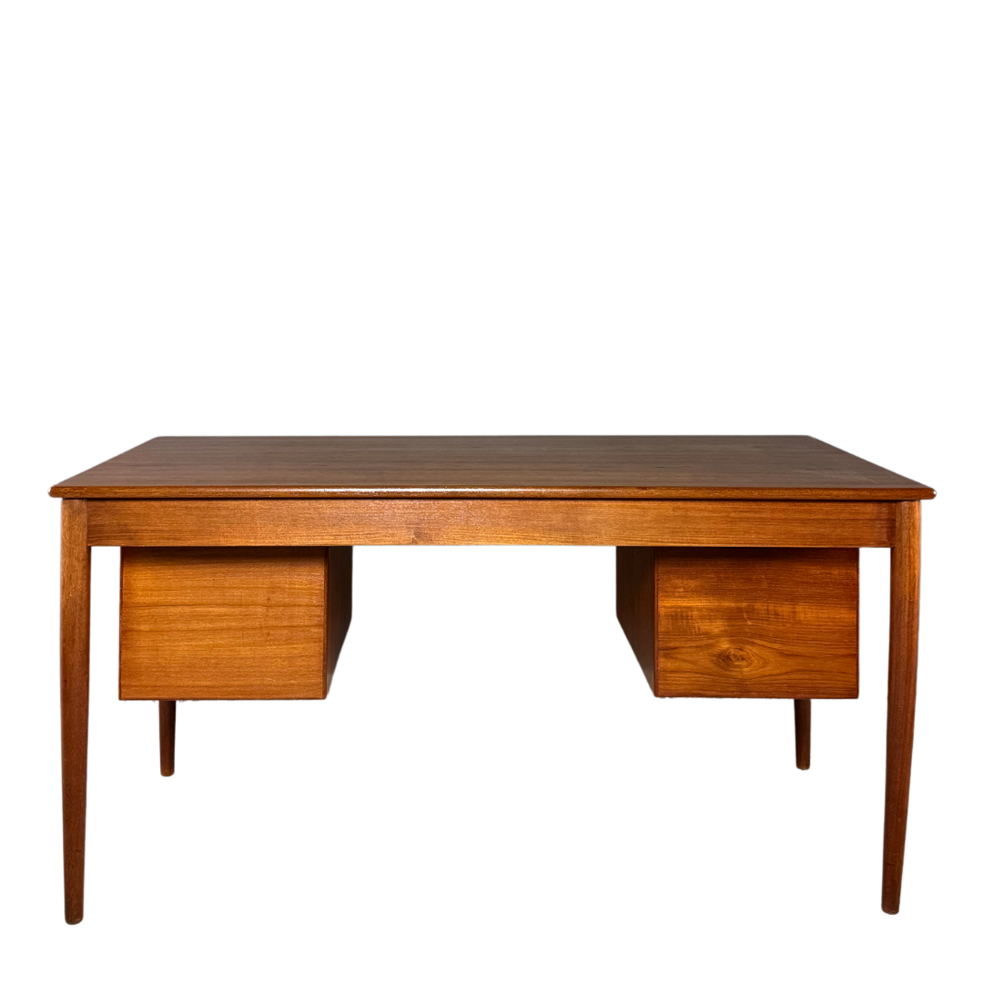 1960s Borge Mogensen : teak & oak Model 130 desk, Denmark