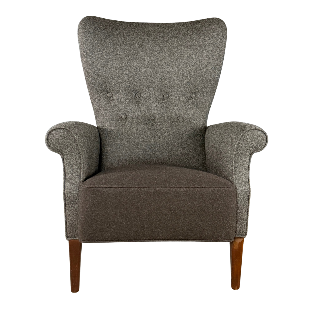 1950s Fritz Hansen : upholstered armchair with sculpted tall back