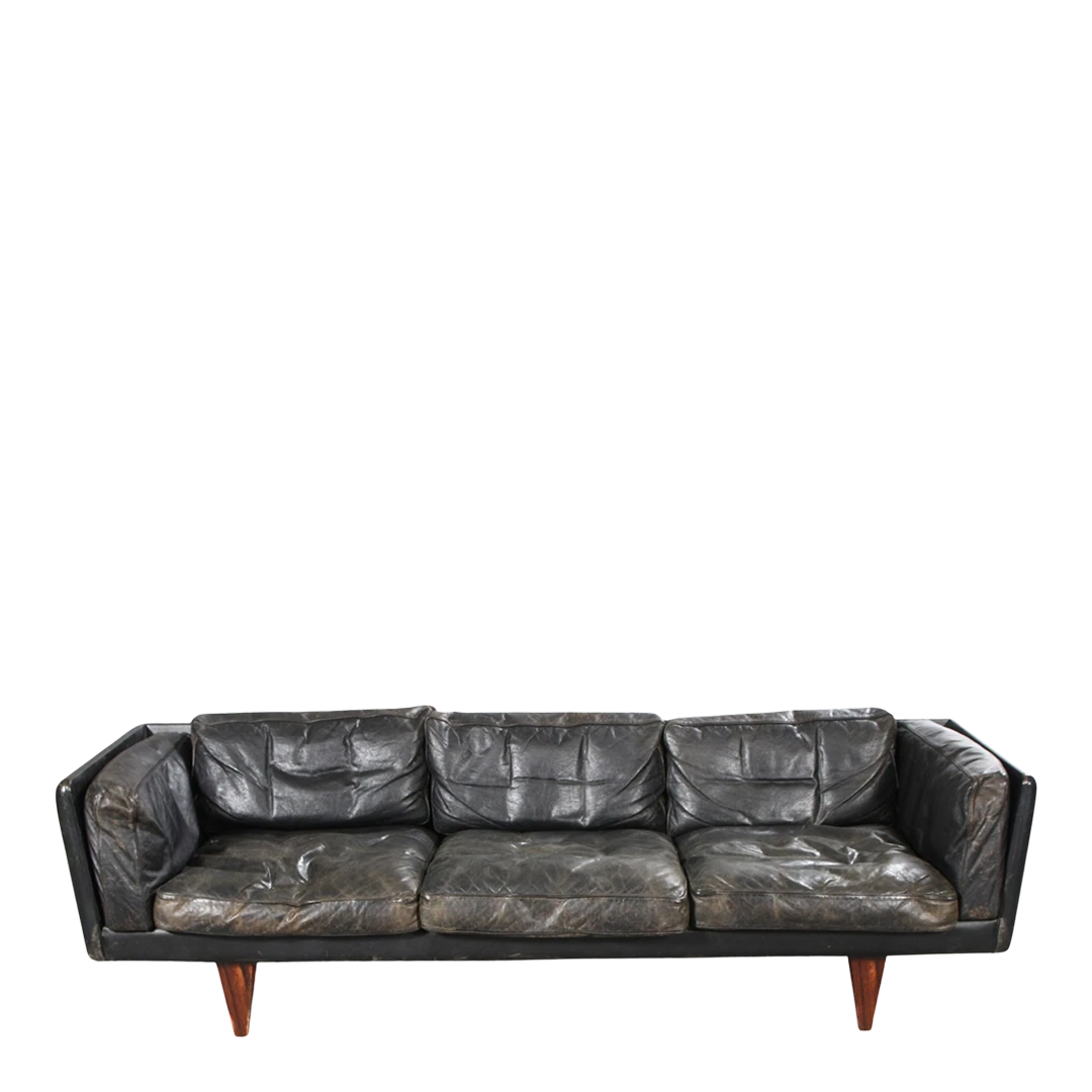 1960s Illum Wikkelsø : model V11 black leather sofa, Denmark