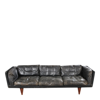 1960s Illum Wikkelsø : model V11 black leather sofa, Denmark