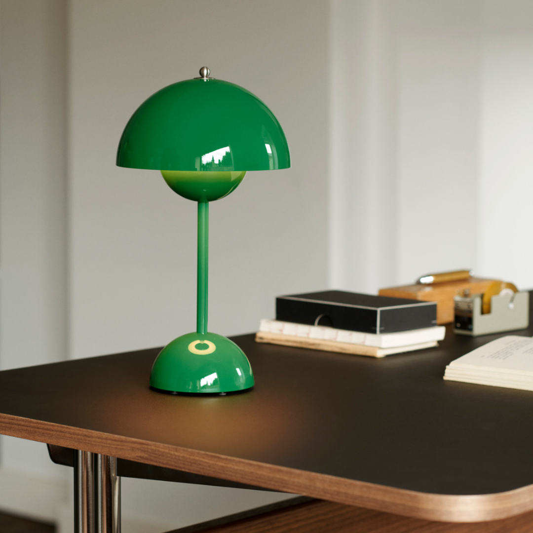Verner Panton : Flowerpot VP9 Portable Table Lamp for &Tradition