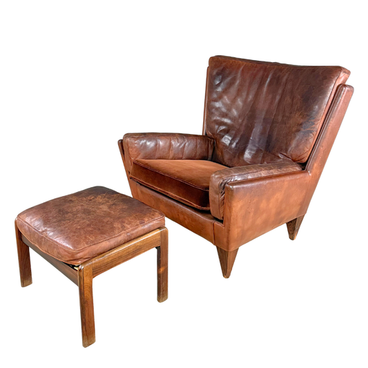 1960s Illum Wikkelso : Model V11 leather lounge chair + ottoman