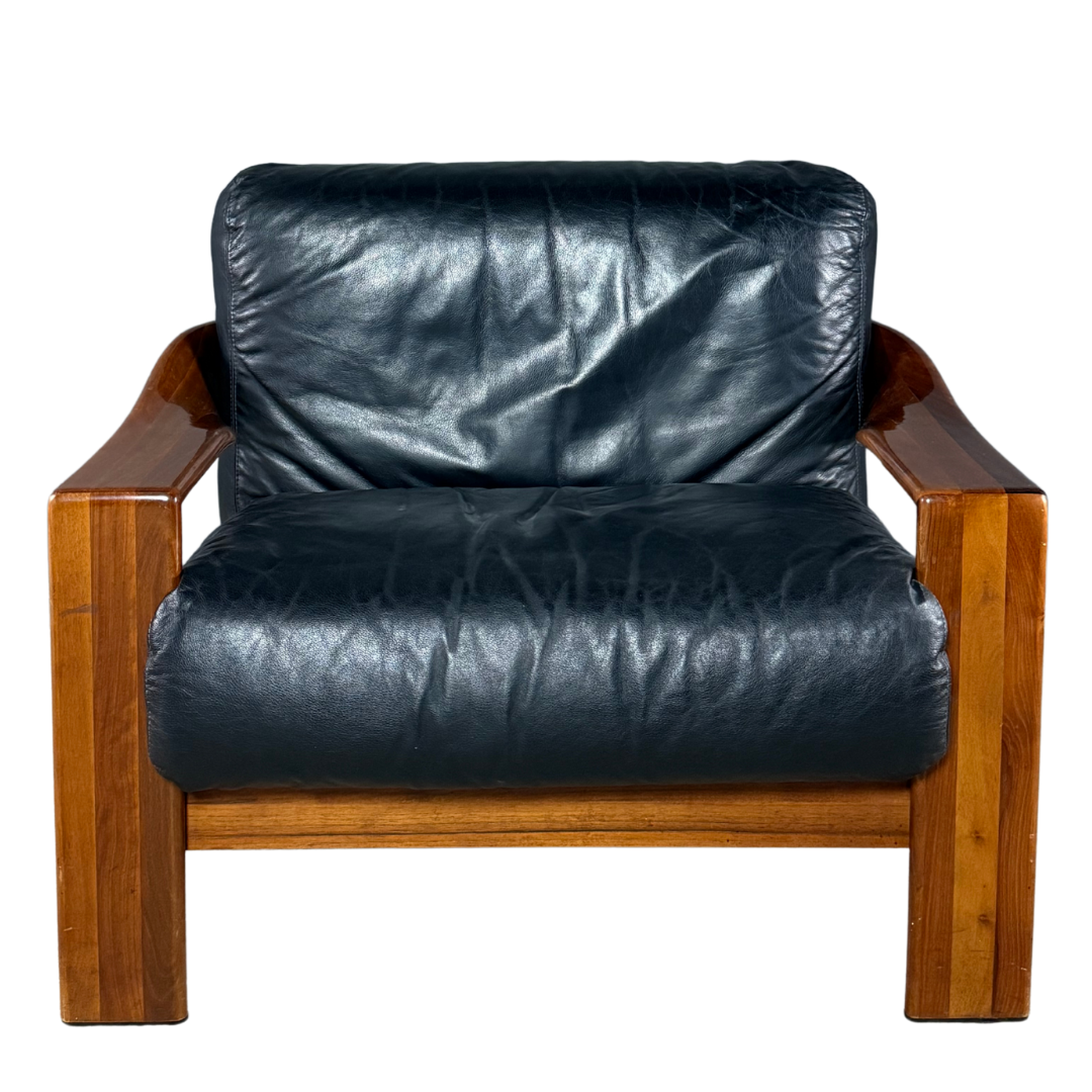 1970s Mobilgirgi S.p.a. : architectural black leather lounge chair, Italy