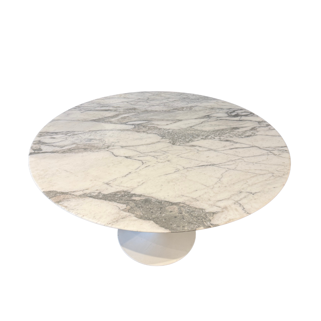 1957 design Eero Saarinen 47" Tulip table, Arabesco marble & aluminum, Knoll