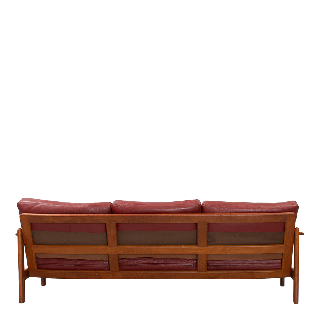 1960s Arne Wahl Iversen : oxblood leather & teakwood 3-seat sofa, Komfort