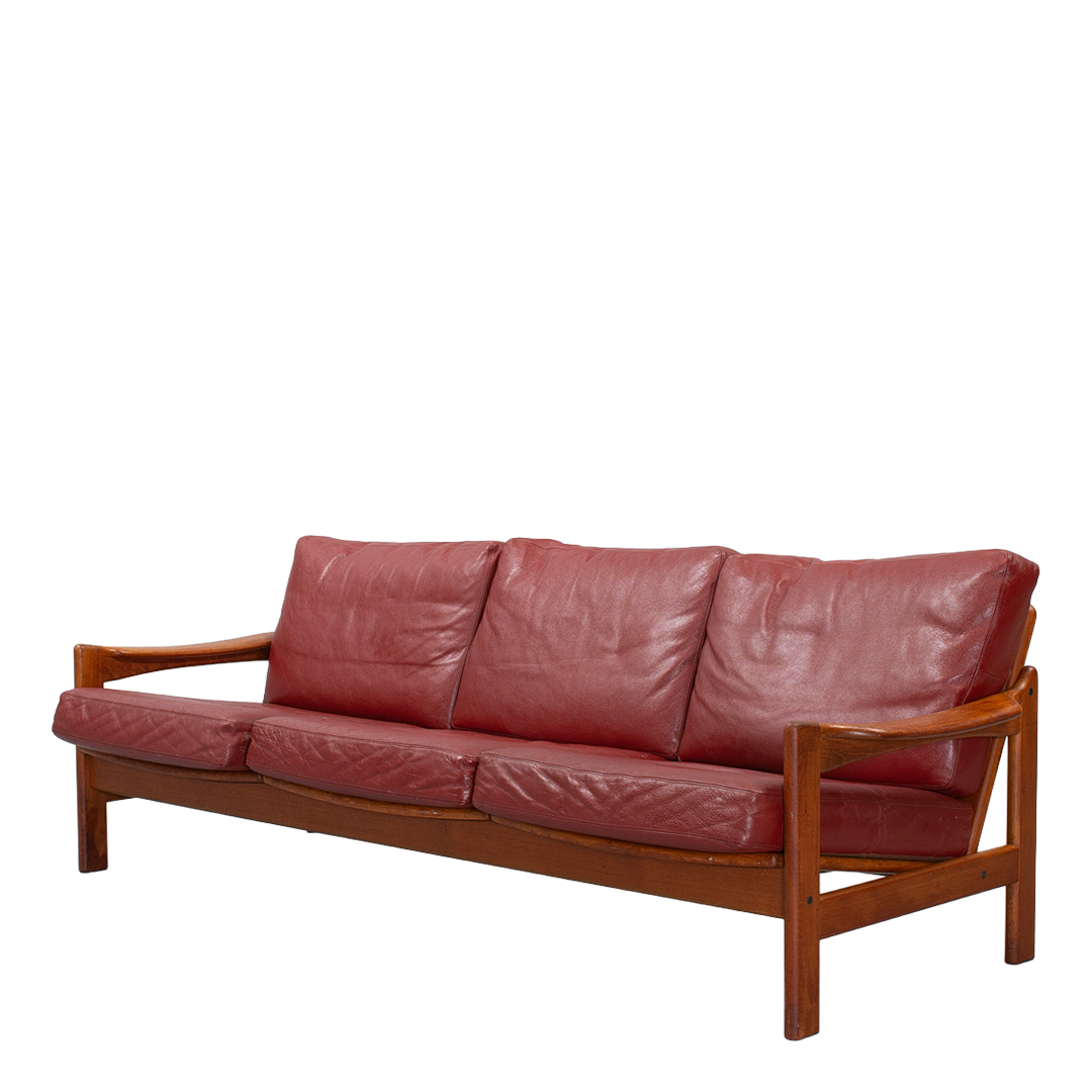 1960s Arne Wahl Iversen : oxblood leather & teakwood 3-seat sofa, Komfort