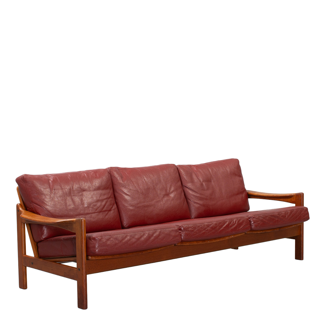 1960s Arne Wahl Iversen : oxblood leather & teakwood 3-seat sofa, Komfort