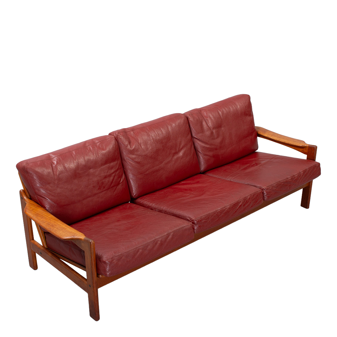 1960s Arne Wahl Iversen : oxblood leather & teakwood 3-seat sofa, Komfort