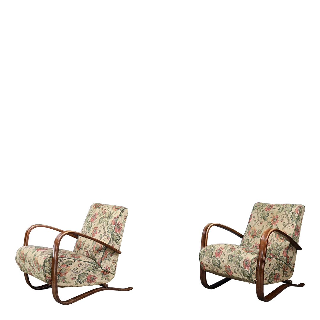 Jindřich Halabala : pair H269 sculptural lounge chairs w/medium frames