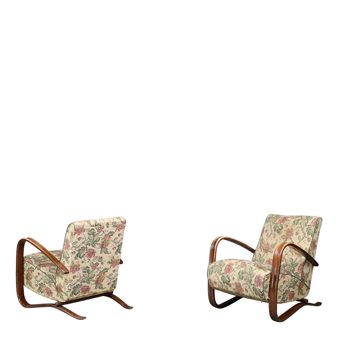 Jindřich Halabala : pair H269 sculptural lounge chairs w/medium frames