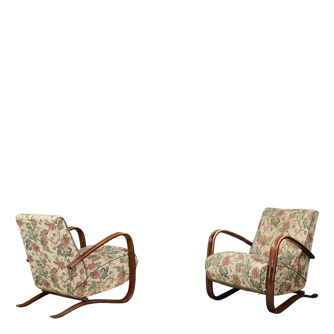 Jindřich Halabala : pair H269 sculptural lounge chairs w/medium frames