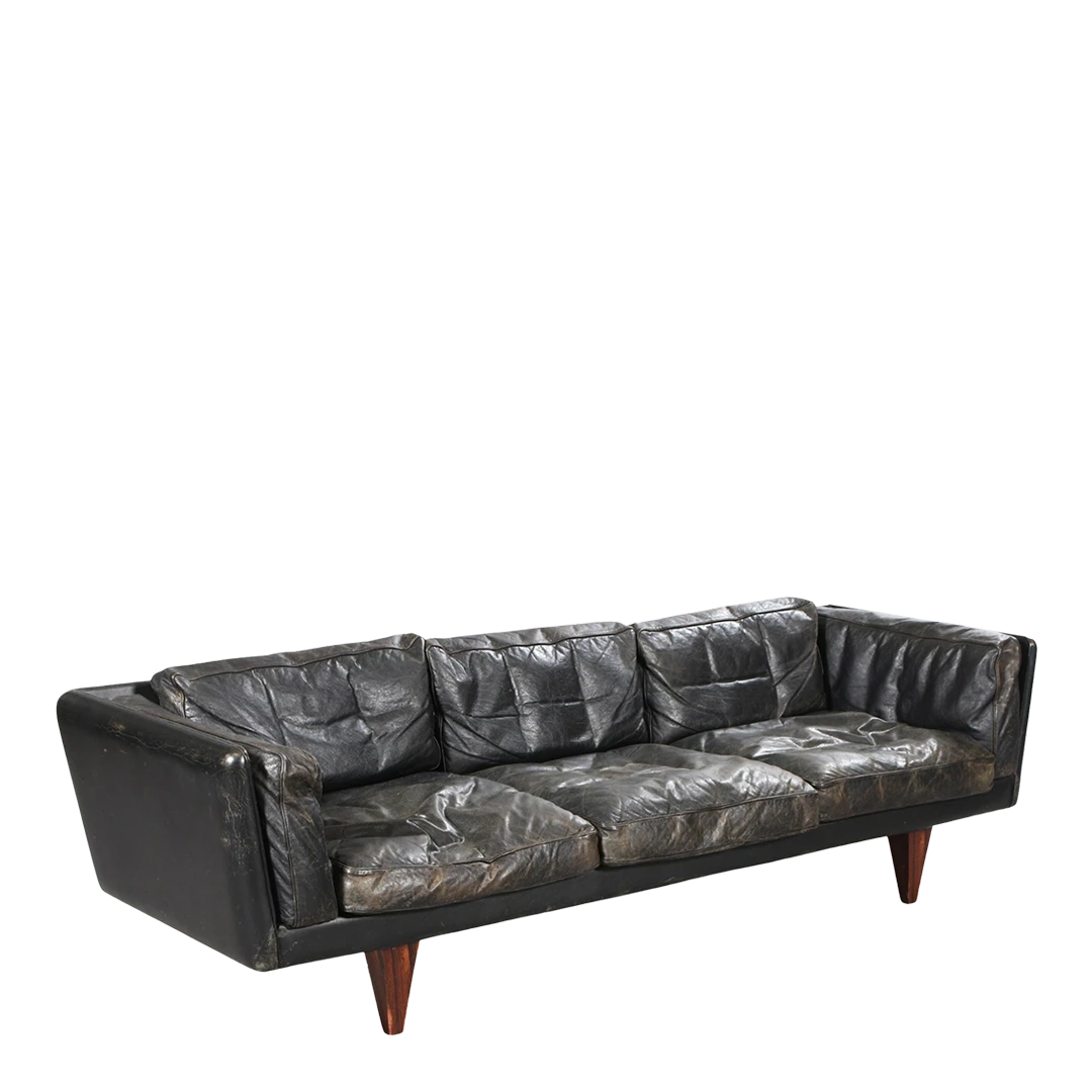 1960s Illum Wikkelsø : model V11 black leather sofa, Denmark