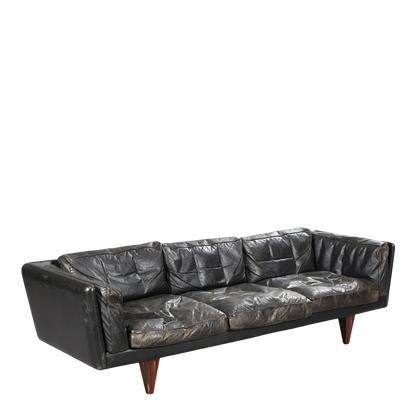 1960s Illum Wikkelsø : model V11 black leather sofa, Denmark