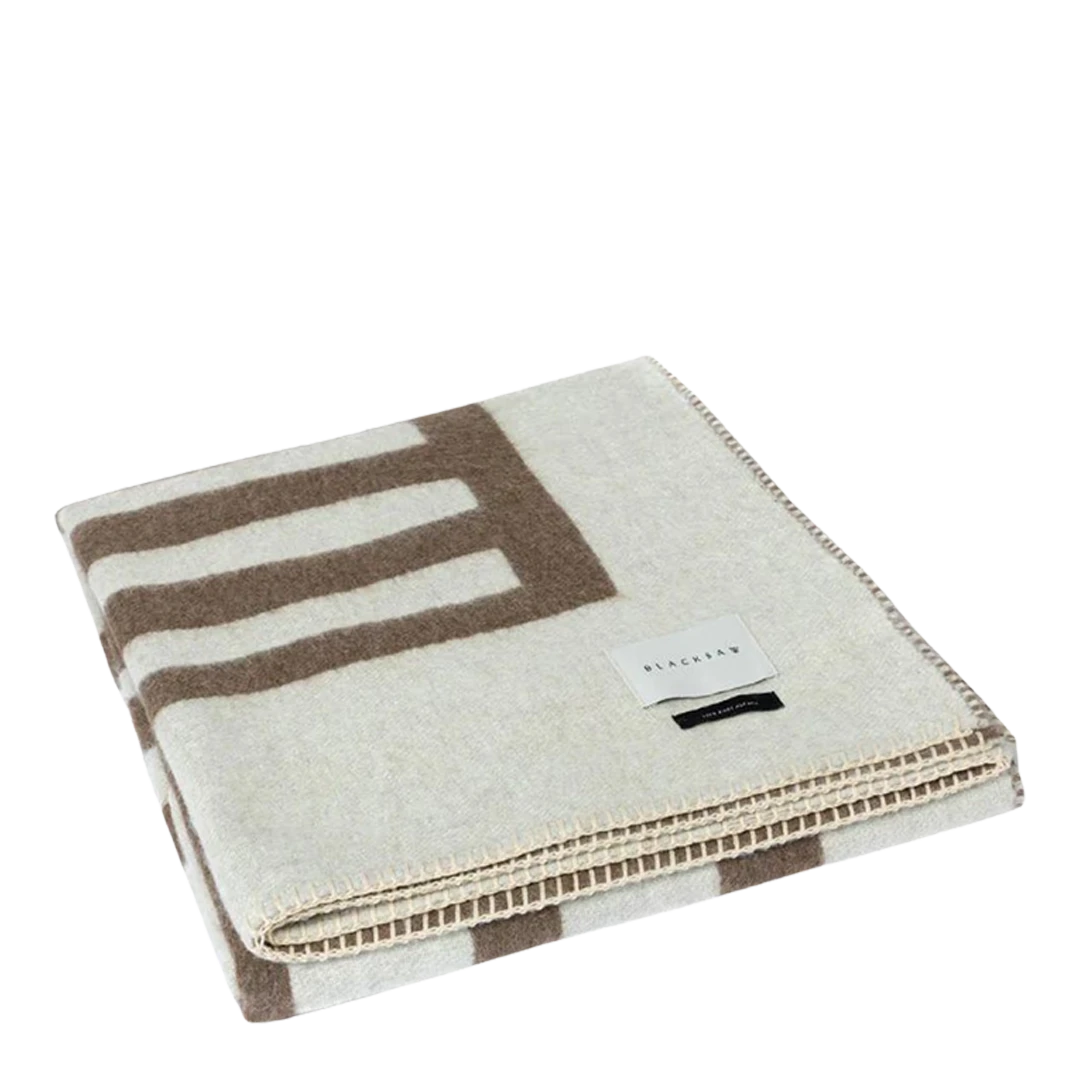 Blacksaw : Rosin Reversible Zero Dye Throw in Ivory / Cacao