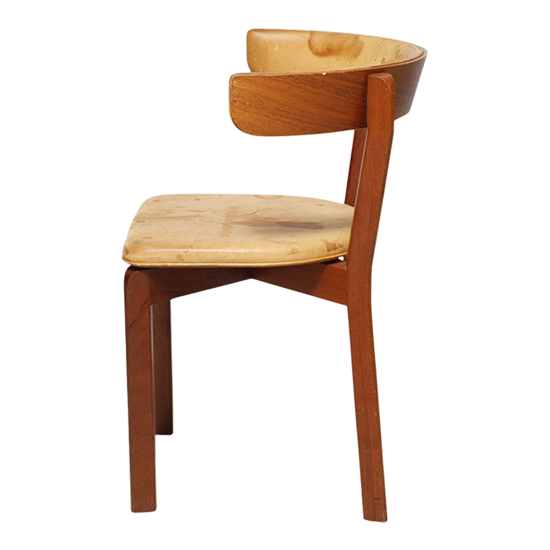 1970s Jørgen Gammelgaard : Model 7 leather side chair with curved back