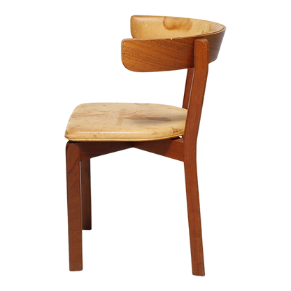 1970s Jørgen Gammelgaard : Model 7 leather side chair with curved back